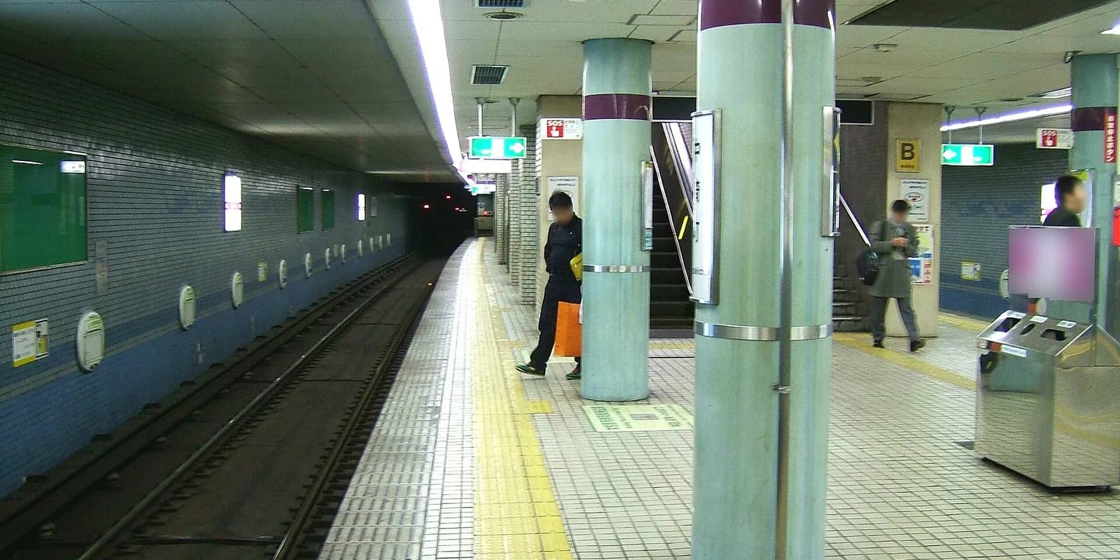 오사카 나카자키초의 오래된 목조 가옥과 레트로 카페 골목 풍경