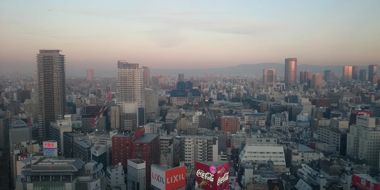 해질녘 오사카 시내 전경
